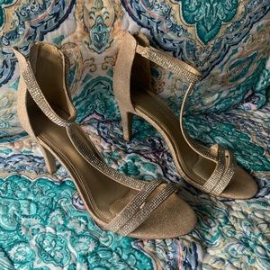 kelly and katie gold heels